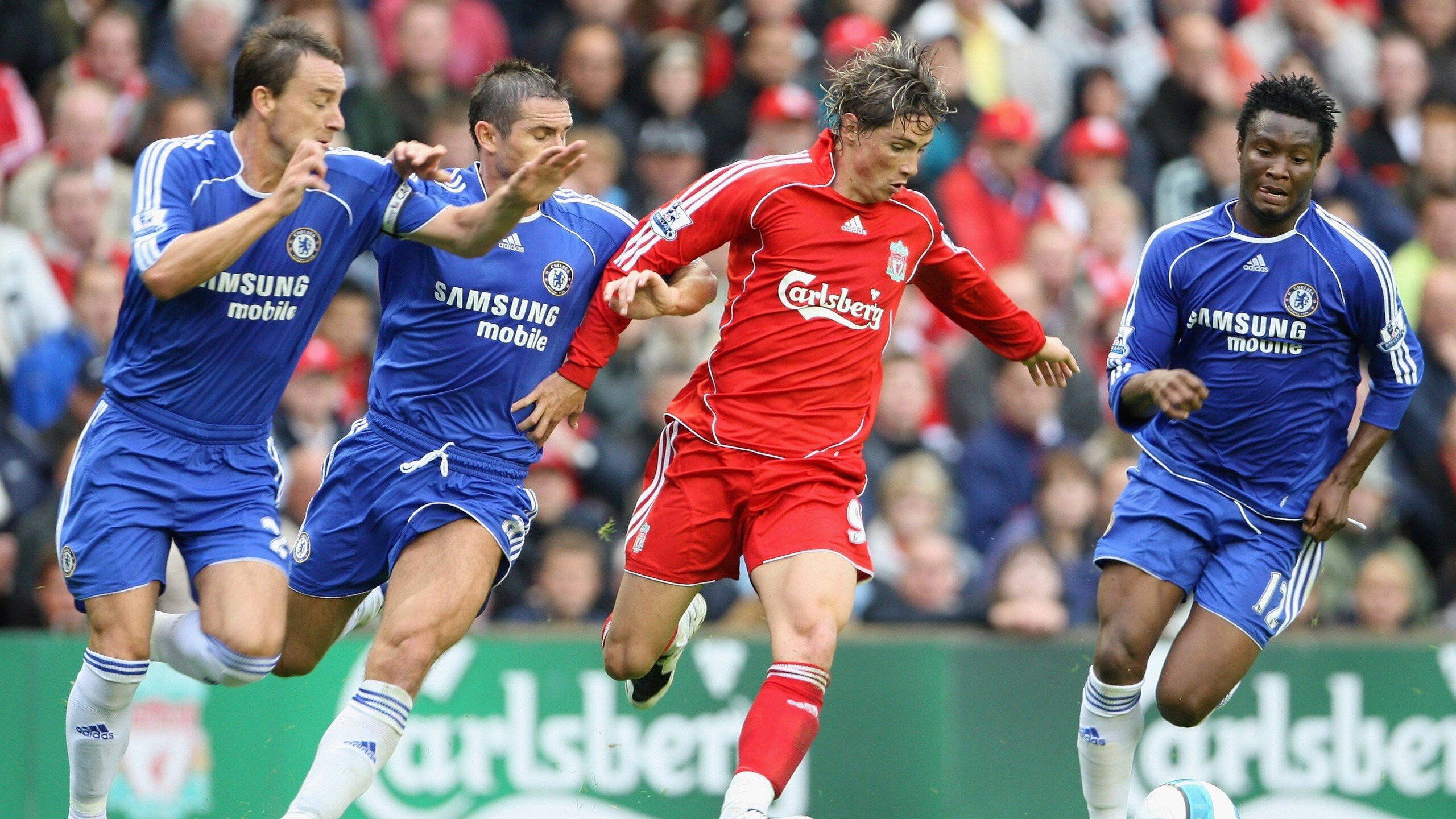 莱万多夫斯基爆冷击败老鹰，问鼎冠军引爆全场！