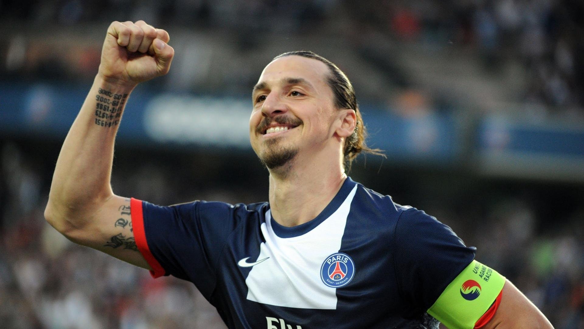 利雅得新月常规赛血战北京国安，维尼修斯砍下8记关键球，全场沸腾